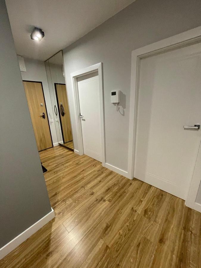 Fajny Apartament Z Parkingiem, Obok Metra. Варшава Екстер'єр фото