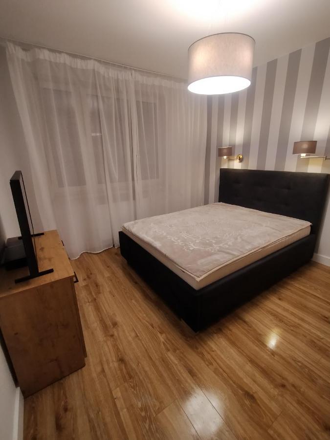 Fajny Apartament Z Parkingiem, Obok Metra. Варшава Екстер'єр фото