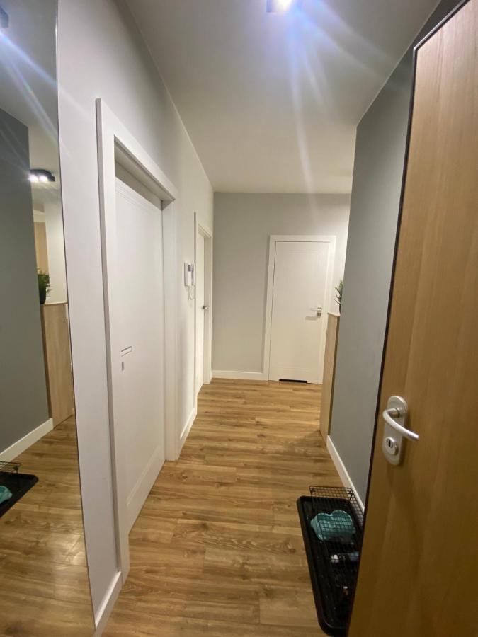 Fajny Apartament Z Parkingiem, Obok Metra. Варшава Екстер'єр фото