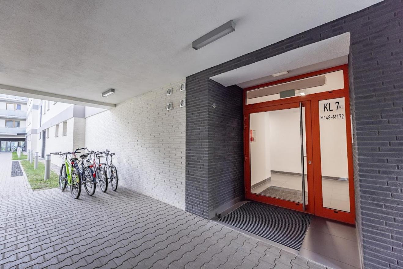 Fajny Apartament Z Parkingiem, Obok Metra. Варшава Екстер'єр фото