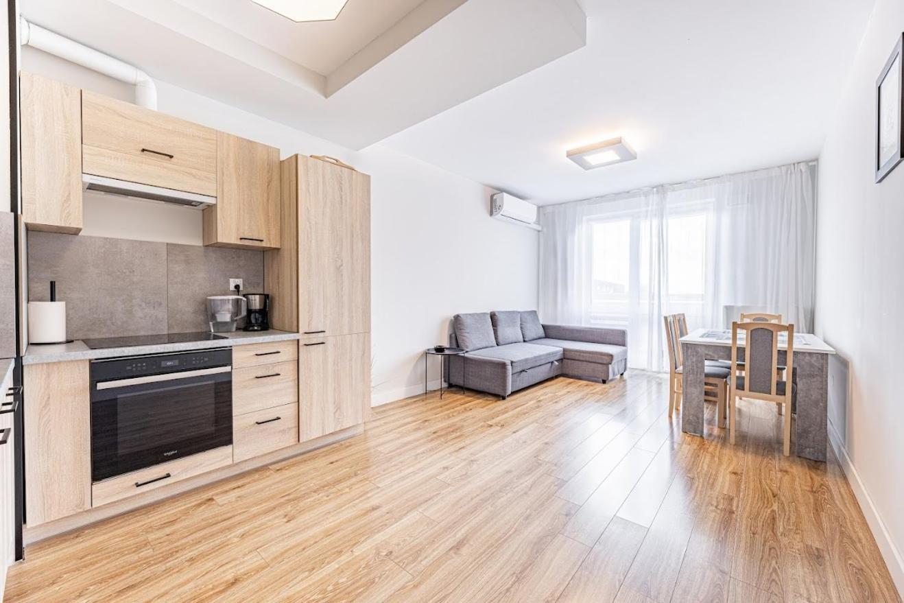 Fajny Apartament Z Parkingiem, Obok Metra. Варшава Екстер'єр фото