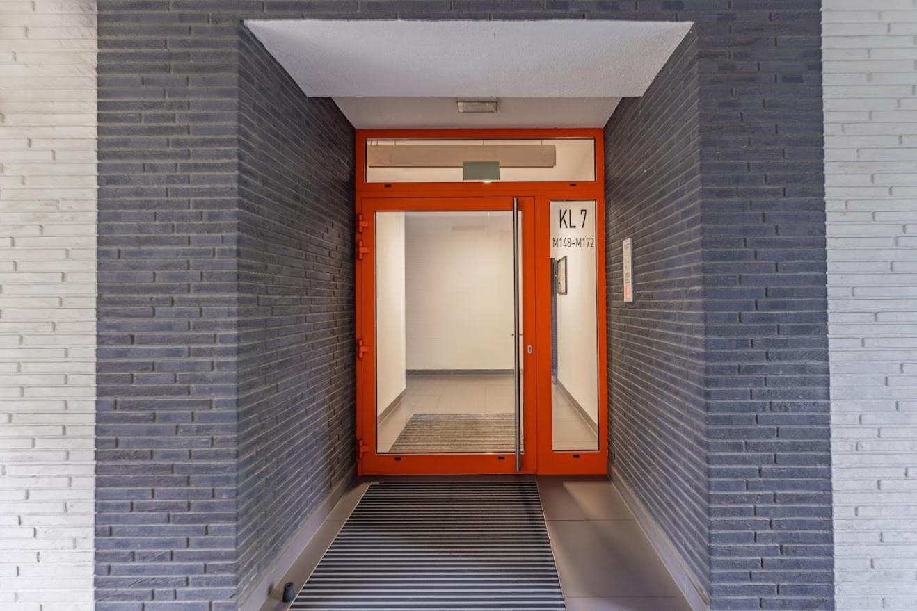 Fajny Apartament Z Parkingiem, Obok Metra. Варшава Екстер'єр фото