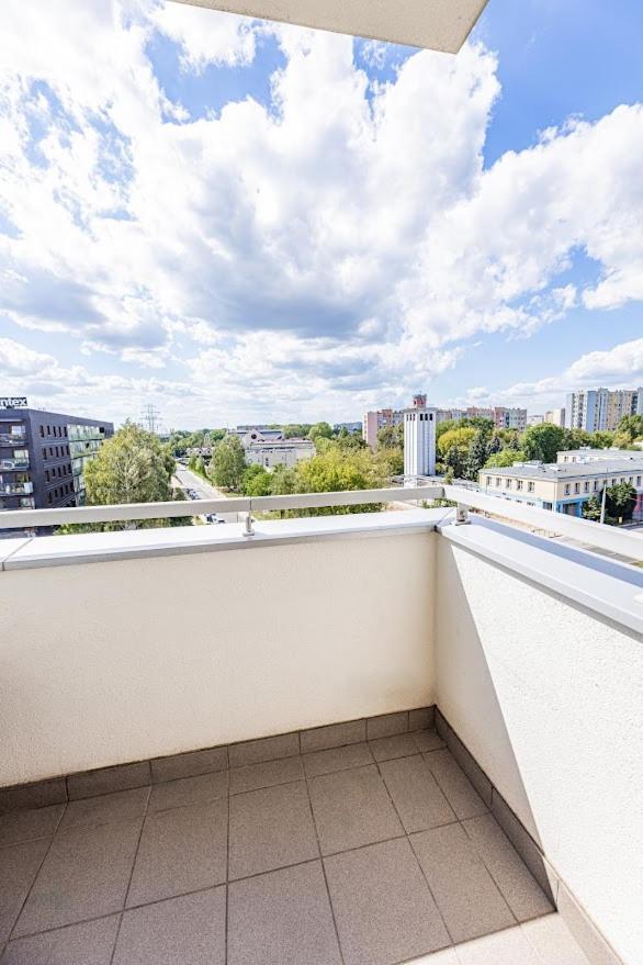 Fajny Apartament Z Parkingiem, Obok Metra. Варшава Екстер'єр фото